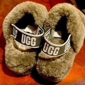 Women's Size 6 Olive Ugg fluff yeah slides